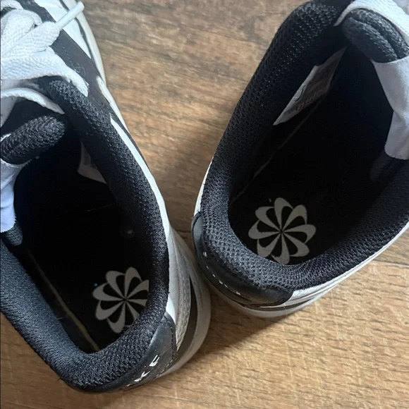 Women’s Nike Court Vision Low - Picture 4 of 5